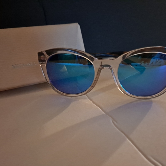 Micheal kors shades - Picture 8 of 9